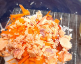 Foto del paso 5 de la receta: Timbal de salmón sobre lechuga baby