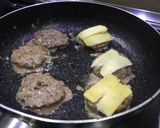 Foto langkah ke 3 dari resep Loco Moco - Beef Patty Rice with Brown Sauce and Sunny Side Up Egg #SiapRamadan.
