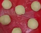 Foto langkah ke 4 dari resep Donat Simple Tanpa Telor.