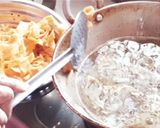A picture of step 5 of Ribbon pakoda.