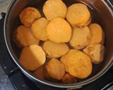 Foto langkah ke 2 dari resep Lumpia Ubi Lumer.