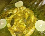 A picture of step 8 of Steamed small fish in banana leaves.