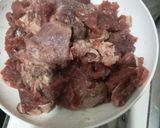 Foto langkah ke 1 dari resep Tumis Daging Cabe Hijau.