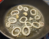 Foto del paso 2 de la receta: Fideuá de langostinos y calamar
