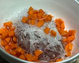 รูปขั้นตอนการทำที่ 2 ของ ต้มจืดเต้าหู้ หมูสับวุ้นเส้น