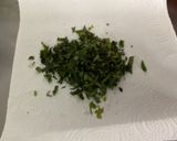 Une image de l'étape 7 de Salade de concombre et tomate à l’oignon rouge, yaourt et menthe.