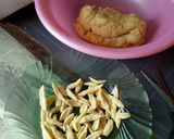 Foto langkah ke 3 dari resep Biji ketapang asin sederhana.