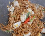 Foto langkah ke 6 dari resep Mie Jawa Pipih Goreng (Gurih Meresap, Anti Gumpal!) Jesslyn Orlane.