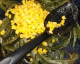 Foto del paso 3 de la receta: Rajas con crema y elote
