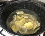 Foto del paso 1 de la receta: Raviolis de huevo y cereales rellenos de parmesano con salsa de crema de leche y dados de bacon