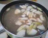 Foto langkah ke 3 dari resep Sukiyaki Kuah Tomyam Pedas.