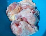 Foto del paso 1 de la receta: Pollo en salsa escabechada agridulce a los aromas de limón negro