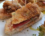 Foto del paso 8 de la receta: Pincho de Cachopo de Piquillo y Brie en Pan de Coca