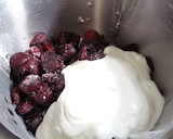 Foto del paso 2 de la receta: Helado de cerezas elaborado con la Monsieur Cuisine plus
