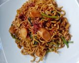 Foto langkah ke 4 dari resep Mie Goreng Solaria.
