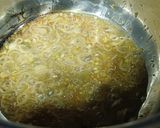 Hình bước làm 1 của món Ếch kho hành tây rau răm
