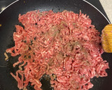 Foto del paso 4 de la receta: Empanada rellena de carne picada y queso