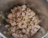 Foto del paso 1 de la receta: Pasta con salsa cremosa y estofado