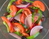 Une image de l'étape 2 de Salade Greque 🇬🇷.
