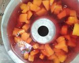 Foto langkah ke 3 dari resep Puding nutrijel lapis mangga.
