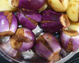 A picture of step 2 of Stuffed aloo baigan.