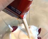 A picture of step 2 of Strawberry cream Shake.