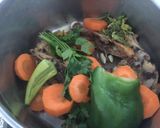 Foto del paso 3 de la receta: Consomé de pollo tostado