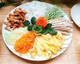 Hình bước làm 2 của món Mâm cuốn cầu vồng 🌈