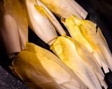 Une image de l'étape 2 de Endives braisées à la crème et aux lardons en cocotte.