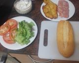 Foto del paso 3 de la receta: Bocadillo de pechuga empanada con bacon y mayonesa de cebolla y piparras