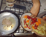 Foto del paso 5 de la receta: Lomo de cerdo flameado con verduras