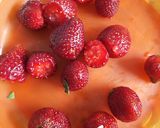 Foto langkah ke 1 dari resep Es Smoothies Strawberry Pisang popsicle.