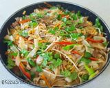 A picture of step 4 of Beef Pad Thai.