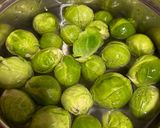 Foto del paso 1 de la receta: Guiso de lentejas con coles de Bruselas 😋