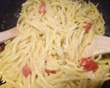 A picture of step 5 of Trofei al granchio e zafferano trofei with saffron and crab.