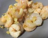 Foto del paso 1 de la receta Revuelto de patatas y gambas (a mi manera)
