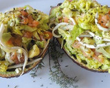 Foto del paso 5 de la receta: Aguacate, ensalada, gulas y salmón