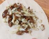 Foto del paso 2 de la receta: Empanadas queso, aceitunas y orégano