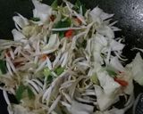 Foto langkah ke 5 dari resep Kwetiau goreng pedes.