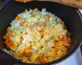 Foto langkah ke 3 dari resep Sup Minestrone super mudah hanya sayur dan garam.