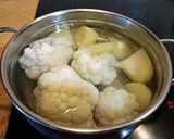 Foto del paso 1 de la receta Coliflor con patatas hervidas y vinagreta