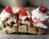 A picture of step 4 of Banana split sundae.