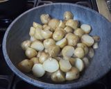 Foto del paso 4 de la receta: Ensalada tibia de papines y champiñones