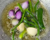 Foto langkah ke 2 dari resep Cumi Asin Cabe Ijo.