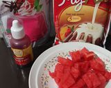 Foto langkah ke 1 dari resep Puding Stroberi Vanila.