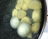 Foto del paso 2 de la receta: Brócoli con patatas y cebolla hervido y aliñado con Vidalim