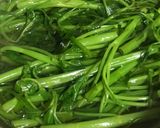Hình bước làm 1 của món Rau muống xào chao