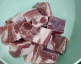 A picture of step 2 of Watercress pork ribs soup.