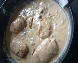 Une image de l'étape 4 de Paupiettes de poulet à la crème et aux champignons.