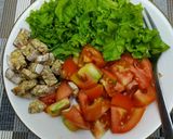 Foto langkah ke 1 dari resep Raw salad with tempe Non GMO.